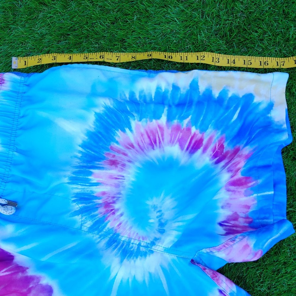Excellent Used Condition Men's ENDLESS SUMMER Blue Tie Dye Board Shorts Size XL - Picture 9 of 12